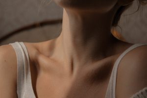 Totalisation de thyroïdectomie : pourquoi, quand et comment — indications, risques et suites opératoires selon les recommandations SFE-AFCE-SFMN 2022